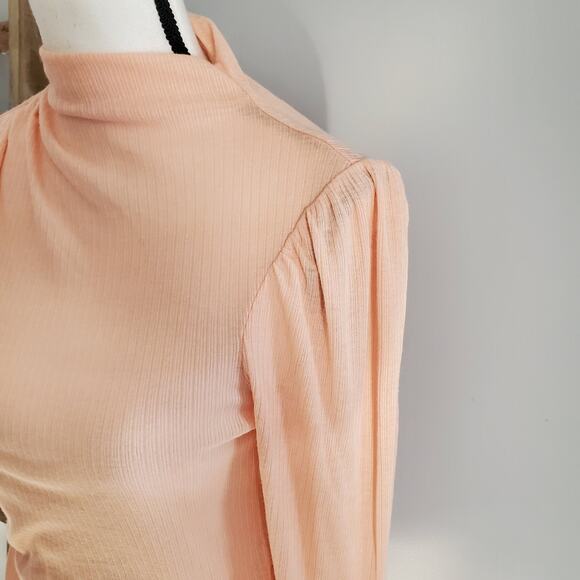 Express Women's Pink Lightweight Ruched Shoulder Ribbed Top Size S - Picture 3 of 7